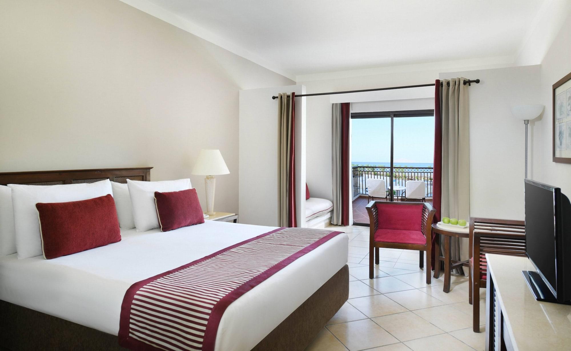 Jaz Belvedere Resort Sarm es-Sejk Kültér fotó A room at the Hilton Sharm El Sheikh