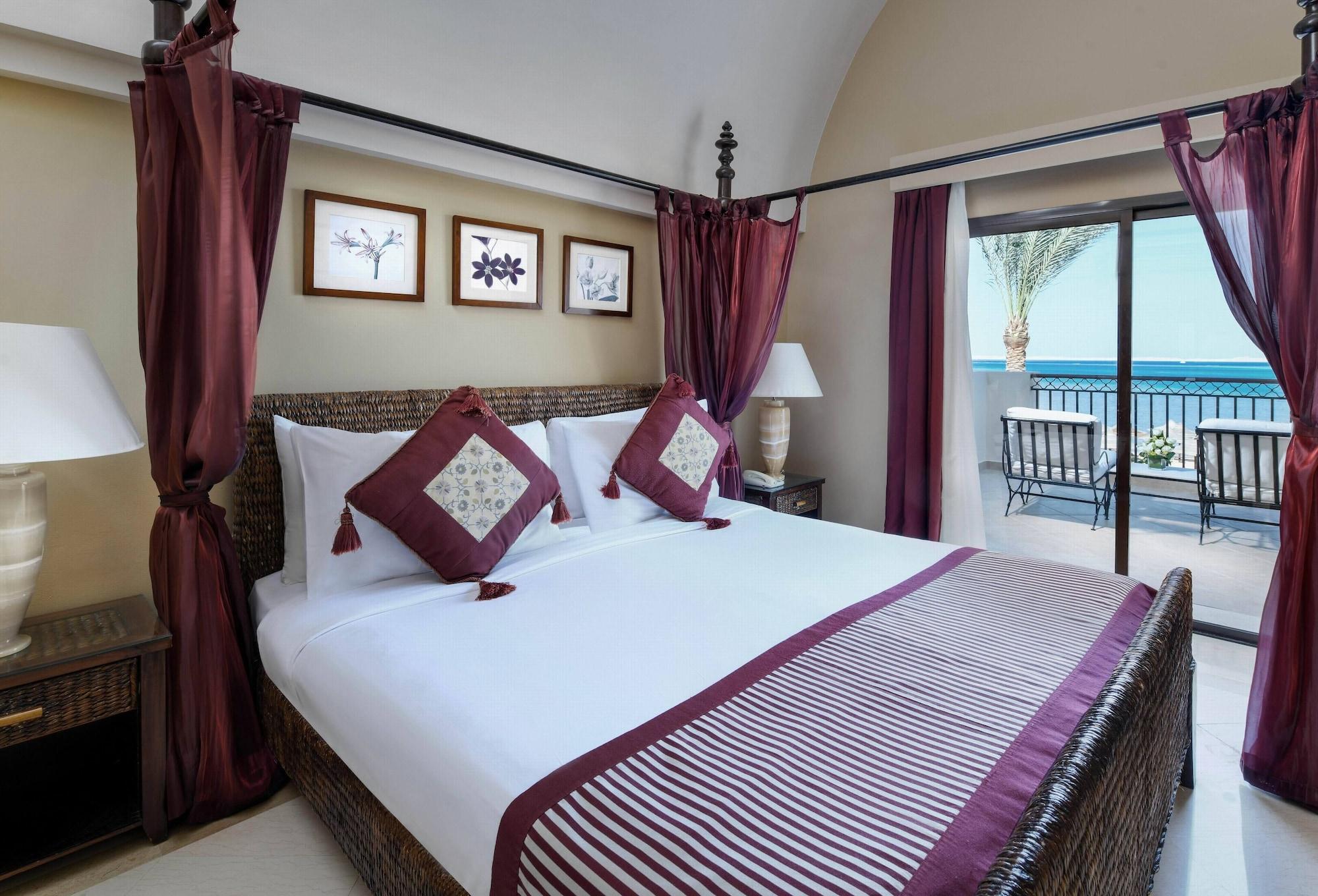 Jaz Belvedere Resort Sarm es-Sejk Kültér fotó A bedroom at the resort
