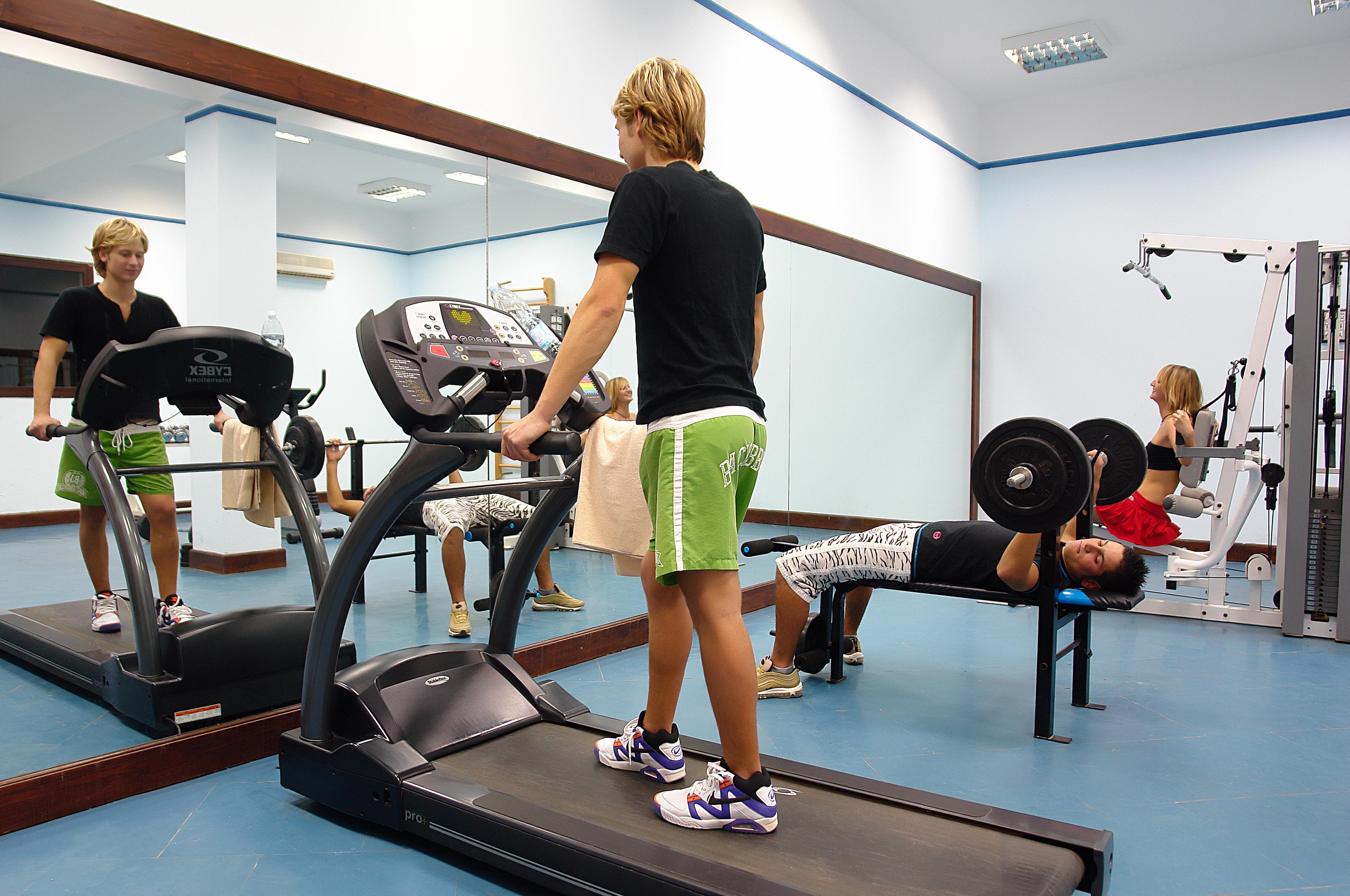 Jaz Belvedere Resort Sarm es-Sejk Kültér fotó A treadmill in a gym
